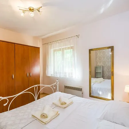 Cute Shabby Chic Ella Apartment *